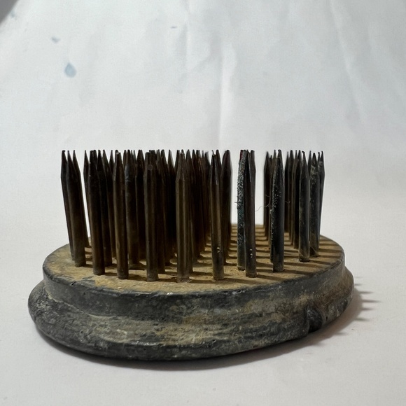 2 Vintage Frogs Flower Arranging Metal Spikes Small Lead - Picture 4 of 7